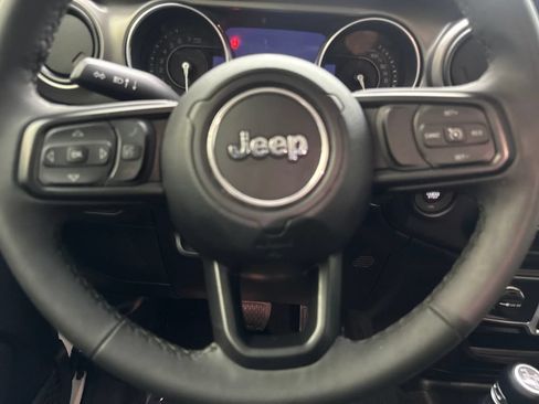 Used 2023 Jeep Wrangler Unlimited AWD/4WD image 59