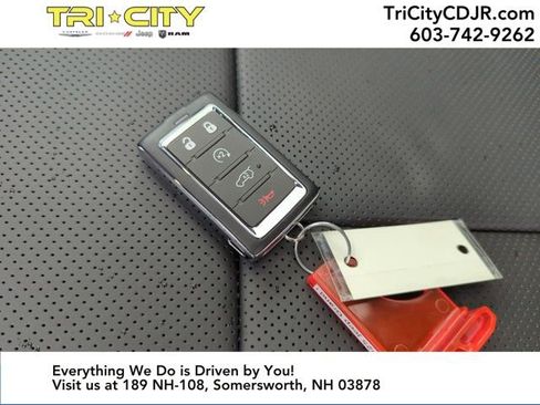 Used 2025 Jeep Grand Cherokee L Summit image 33