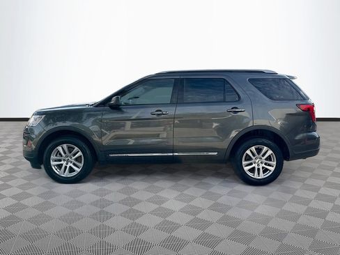 Used 2018 Ford Explorer XLT AWD/4WD image 9