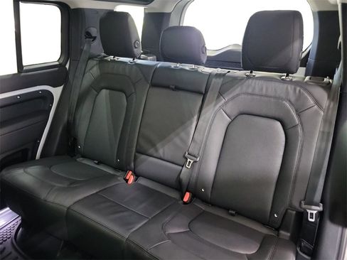New 2024 Land Rover Defender 110 SE image 23