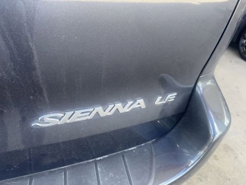 Used 2010 Toyota Sienna LE FWD image 12