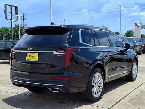 Used 2023 Cadillac XT6 Premium Luxury w/ Technology Package FWD image 2
