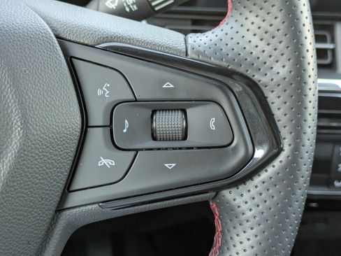 Used 2025 Chevrolet Trax RS w/ Driver Confidence Package image 16