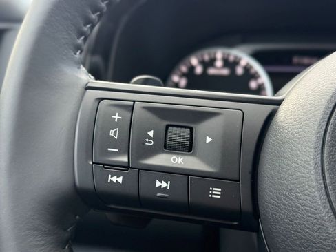 Used 2024 Nissan Pathfinder SV image 23