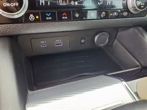 Used 2023 Mitsubishi Outlander SEL image 9