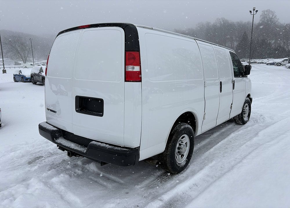 Used 2021 Chevrolet Express 2500 w/ Driver Convenience Package RWD image 3