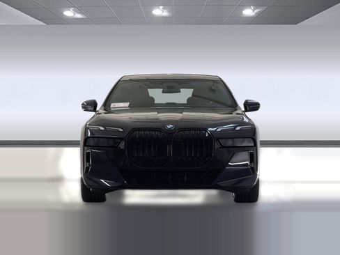 Used 2026 BMW i7 xDrive60 w/ M Sport Package RWD image 5