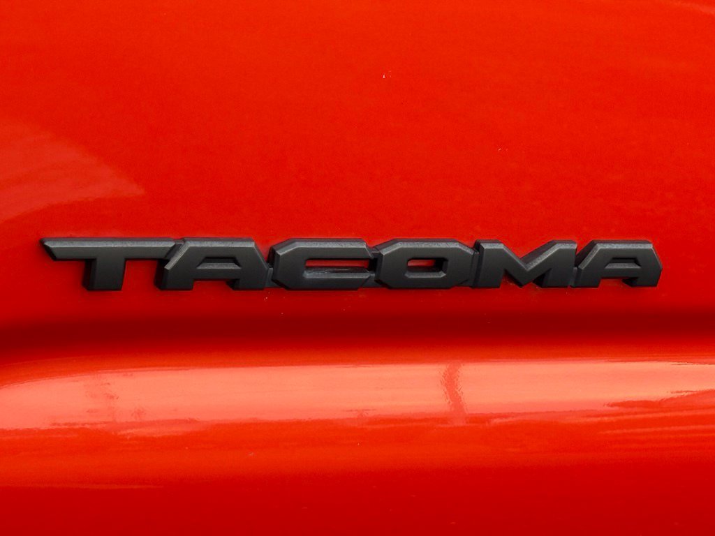 Used 2018 Toyota Tacoma TRD Sport w/ Technology Package AWD/4WD image 28