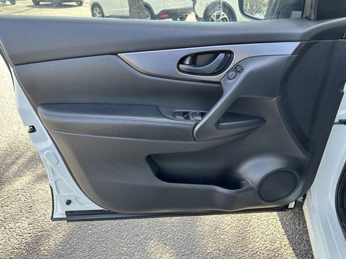 Used 2022 Nissan Rogue Sport S image 10