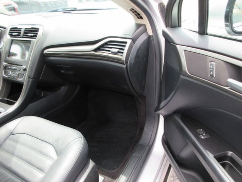 Used 2017 Ford Fusion Energi SE FWD image 19