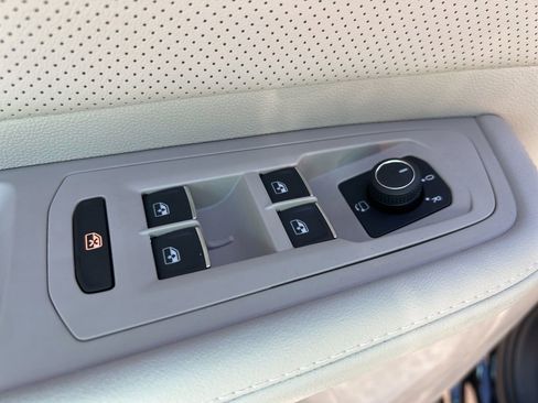 Used 2025 Volkswagen Atlas SEL Premium R-Line image 19