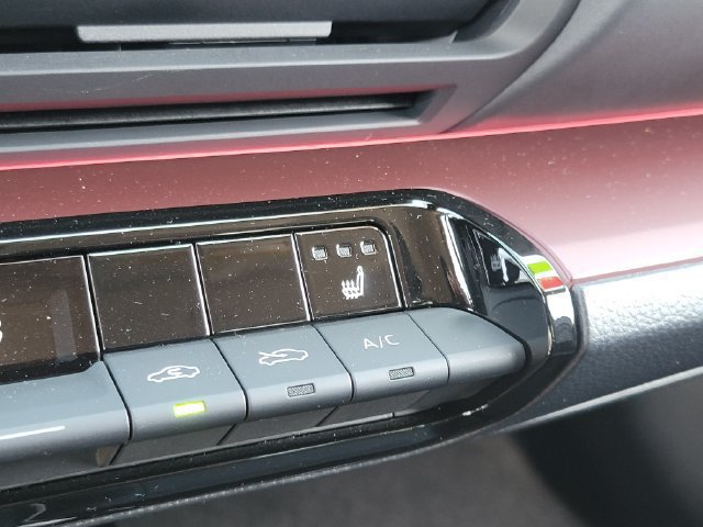 Used 2026 Toyota Prius Plug-In Hybrid FWD image 15