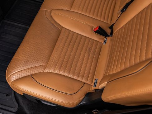 Used 2020 Land Rover Discovery HSE image 30