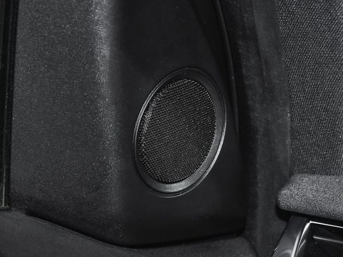 Used 2023 Land Rover Discovery Sport SE image 32