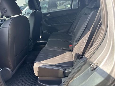 Used 2023 Volkswagen Tiguan SE R-Line image 5