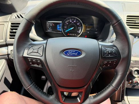 Used 2019 Ford Explorer XLT w/ Equipment Group 202A AWD/4WD image 18