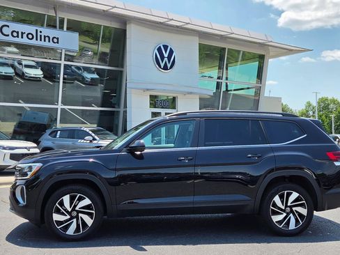 Used 2026 Volkswagen Atlas SE FWD image 2