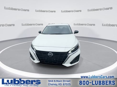 Used 2025 Nissan Altima 2.5 SV FWD image 3