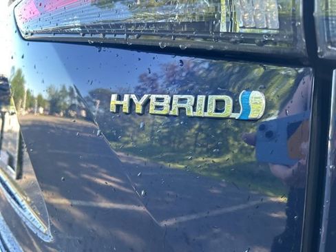 Used 2021 Toyota Highlander XLE AWD/4WD image 16