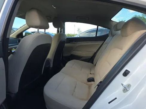 Used 2018 Hyundai Elantra SE FWD image 5