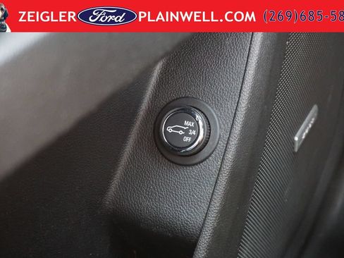 Used 2023 Chevrolet Traverse LT w/ LT Premium Package AWD/4WD image 35