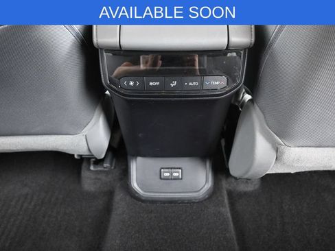 Used 2023 Toyota Highlander LE FWD image 32