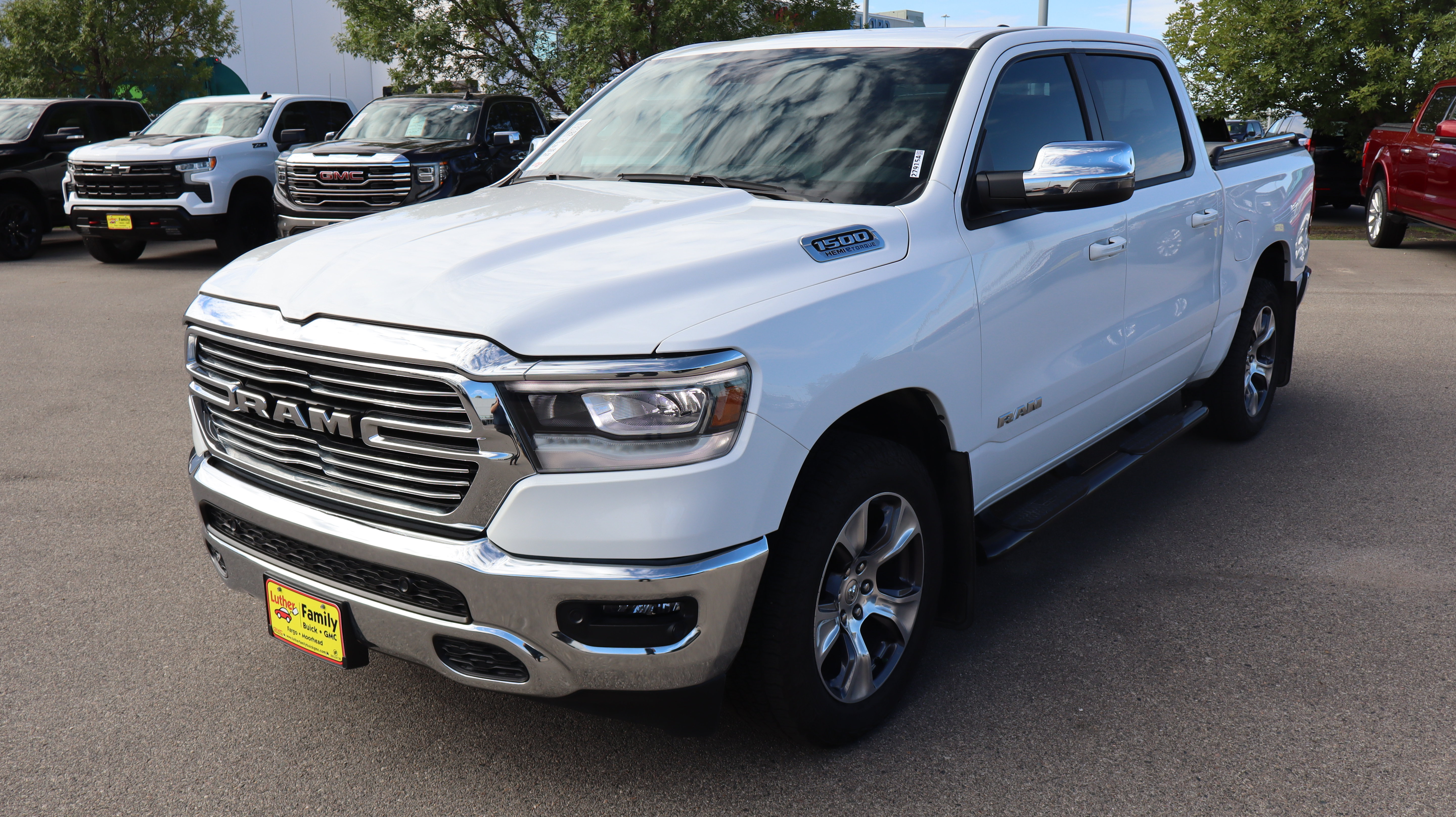 Used 2023 RAM 1500 Laramie AWD/4WD image 3