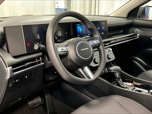 Certified 2025 Hyundai Tucson SE image 8