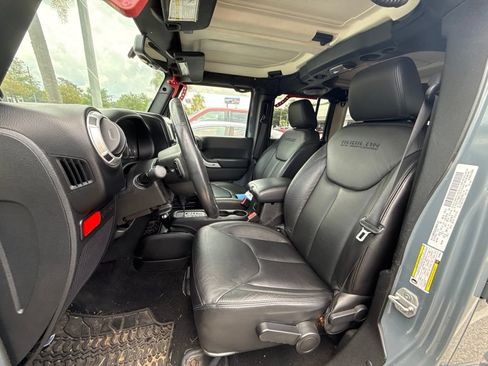 Used 2013 Jeep Wrangler Unlimited Rubicon AWD/4WD image 4
