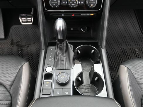 Used 2022 Volkswagen Atlas SEL Premium AWD/4WD image 19