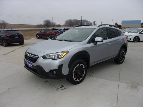 Used 2021 Subaru Crosstrek 2.0i Premium image 5