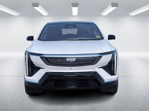 New 2025 Cadillac Optiq Luxury 1 image 8