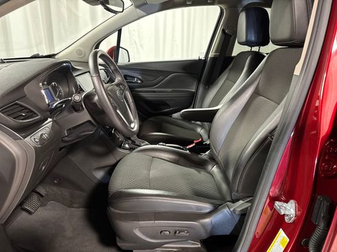 Used 2021 Buick Encore Preferred w/ Safety Package II image 3