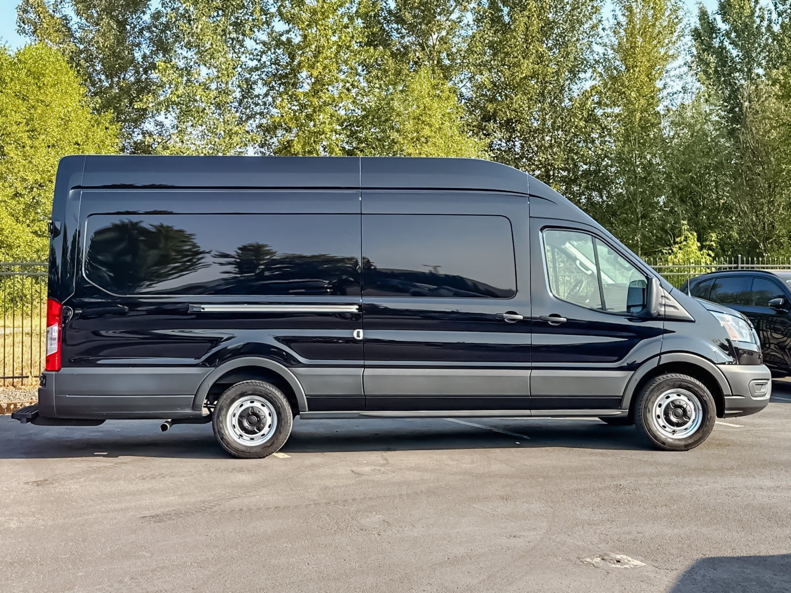 Used 2023 Ford Transit 250 148 High Roof Extended w/ Load Area Protection Package RWD image 3