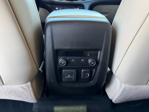 Used 2024 Buick Enclave Essence w/ Experience Buick Package image 20