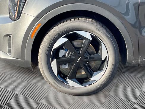 Certified 2025 Kia Sorento EX w/ EX Panoramic Sunroof Package image 31