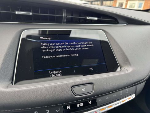 Certified 2022 Cadillac XT4 Luxury w/ Cold Weather Package image 15