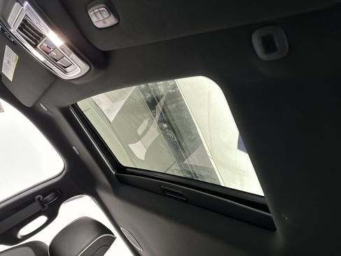 Used 2025 RAM 2500 Laramie AWD/4WD image 24