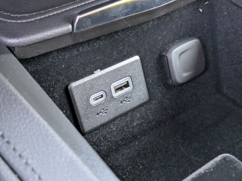 Used 2025 Cadillac XT4 Premium Luxury image 30