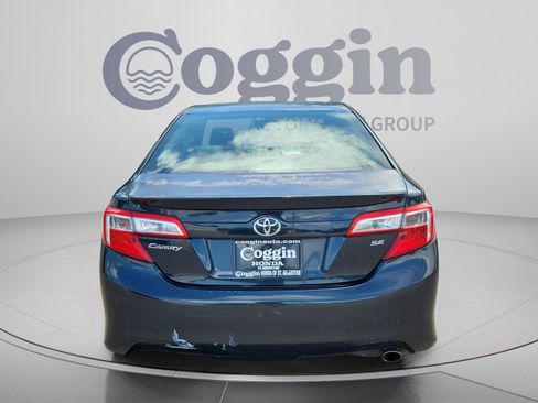 Used 2014 Toyota Camry SE FWD image 4