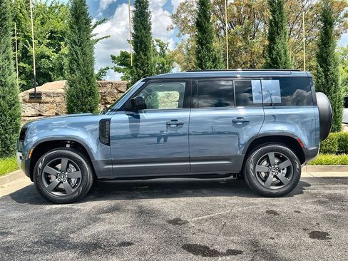 Used 2025 Land Rover Defender 110 S image 2
