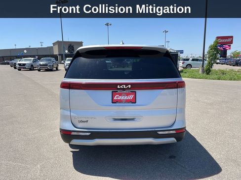 Used 2022 Kia Carnival LX FWD image 5