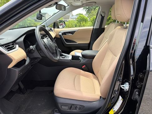 Used 2025 Toyota RAV4 XLE w/ Convenience Package AWD/4WD image 12