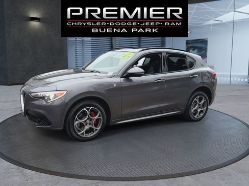 Used 2022 Alfa Romeo Stelvio Ti image 4