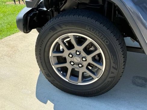 Used 2020 Jeep Gladiator Overland AWD/4WD image 5