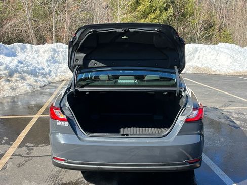 Used 2025 Toyota Camry LE w/ Convenience Package image 10