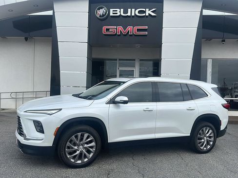 Used 2025 Buick Enclave Preferred w/ Power Package image 2