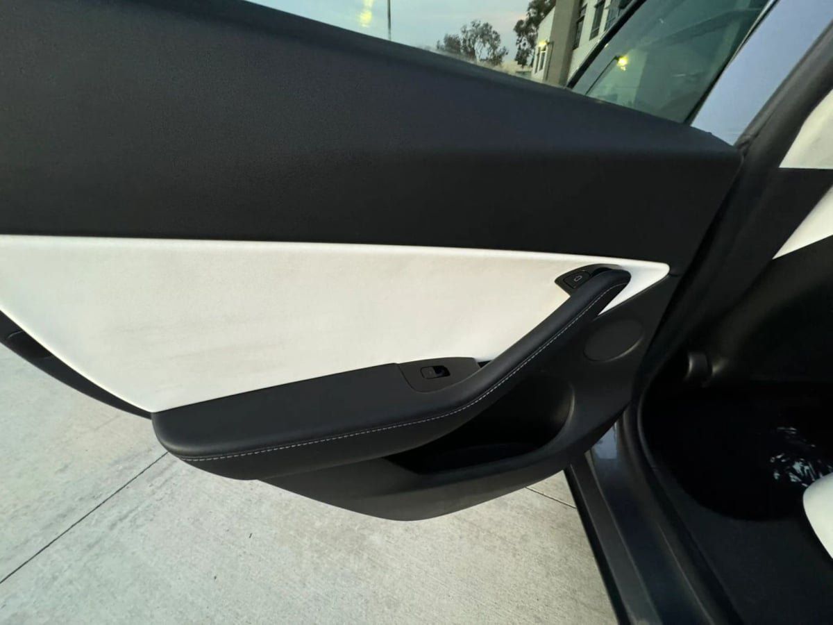 Used 2023 Tesla Model Y Long Range AWD/4WD image 25