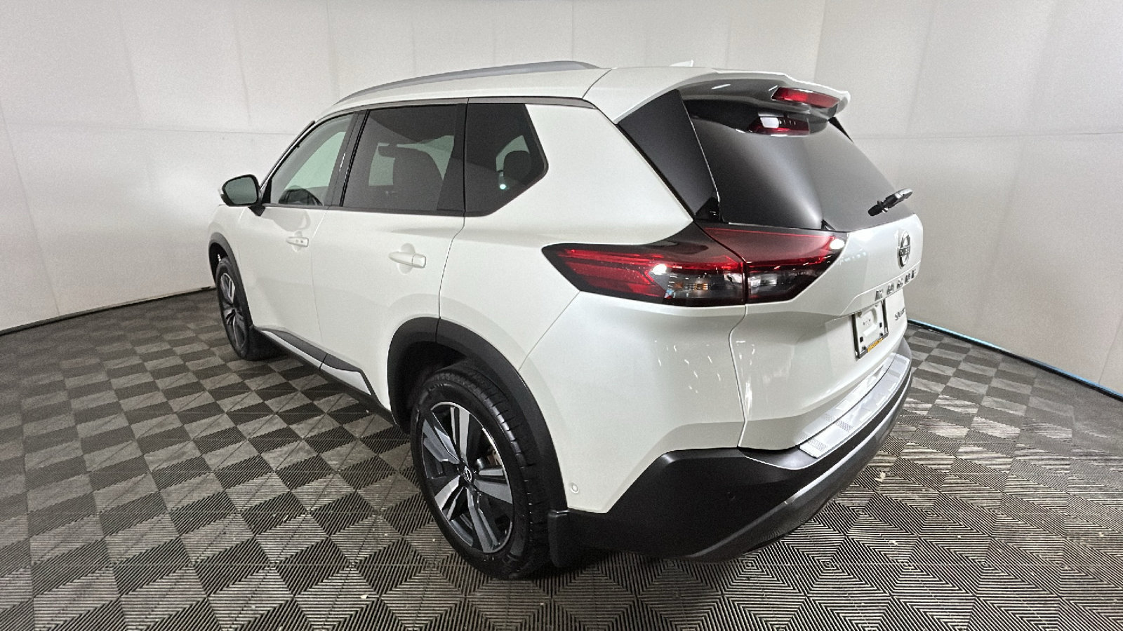 Used 2023 Nissan Rogue SL w/ SL Premium Package AWD/4WD image 5