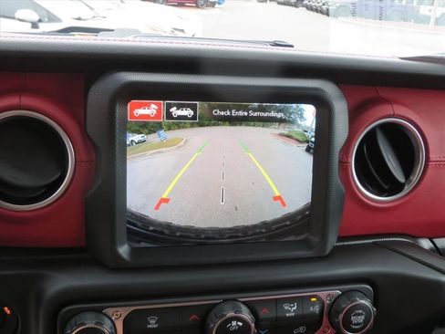 Used 2023 Jeep Wrangler Unlimited Rubicon 4xe image 26